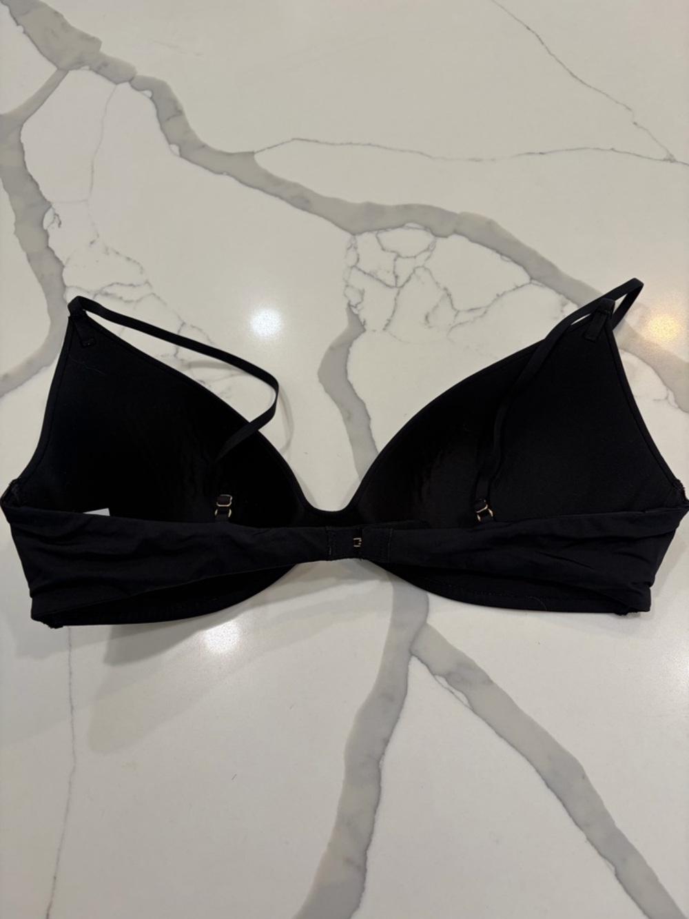 🌸 Uniqlo Black AIRism Seamless Moulded Bra - Picture 2 of 3